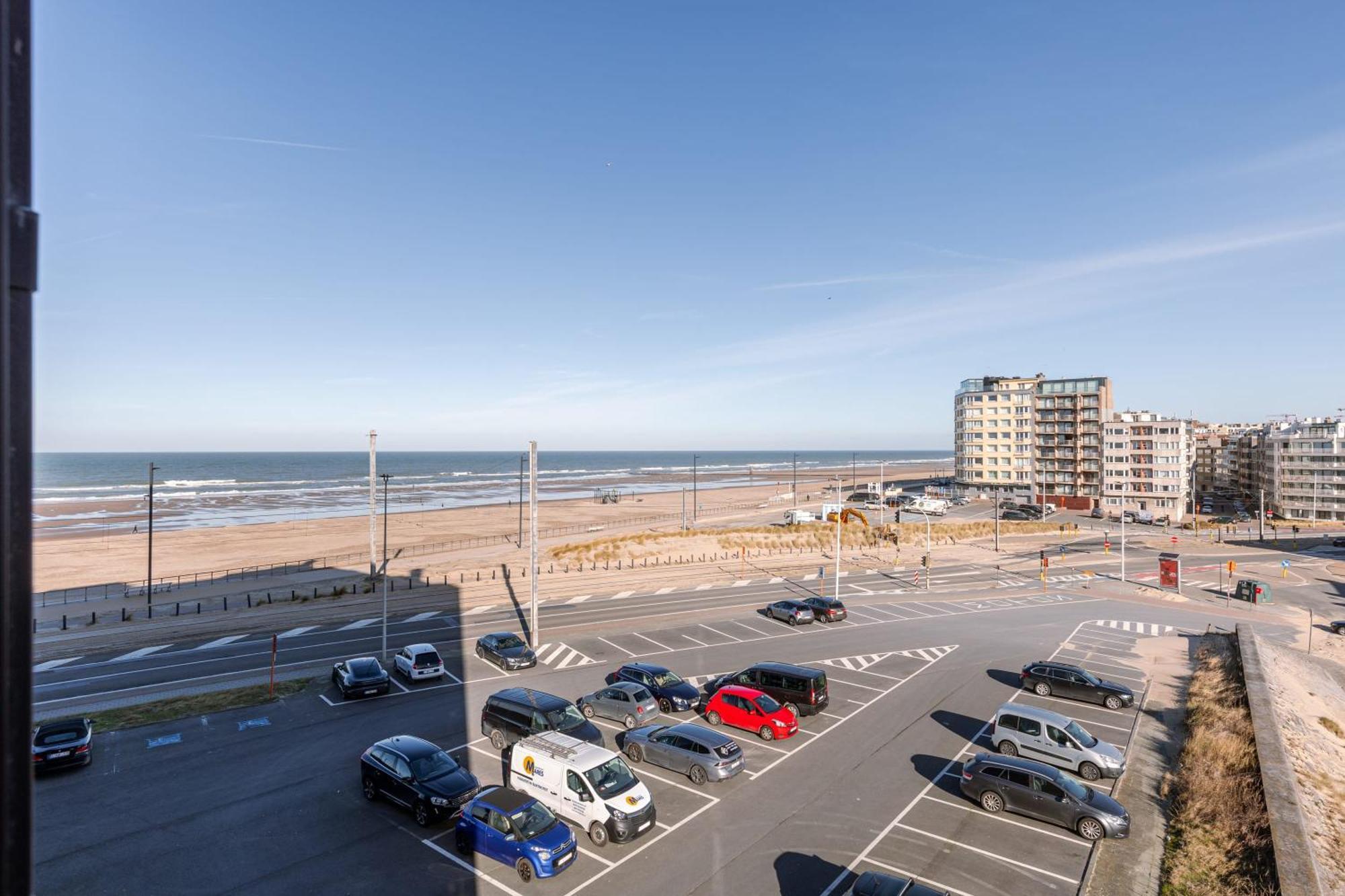 Huswell - Spacious & Modern Sea View Apartment With Garage Oostende Exteriör bild