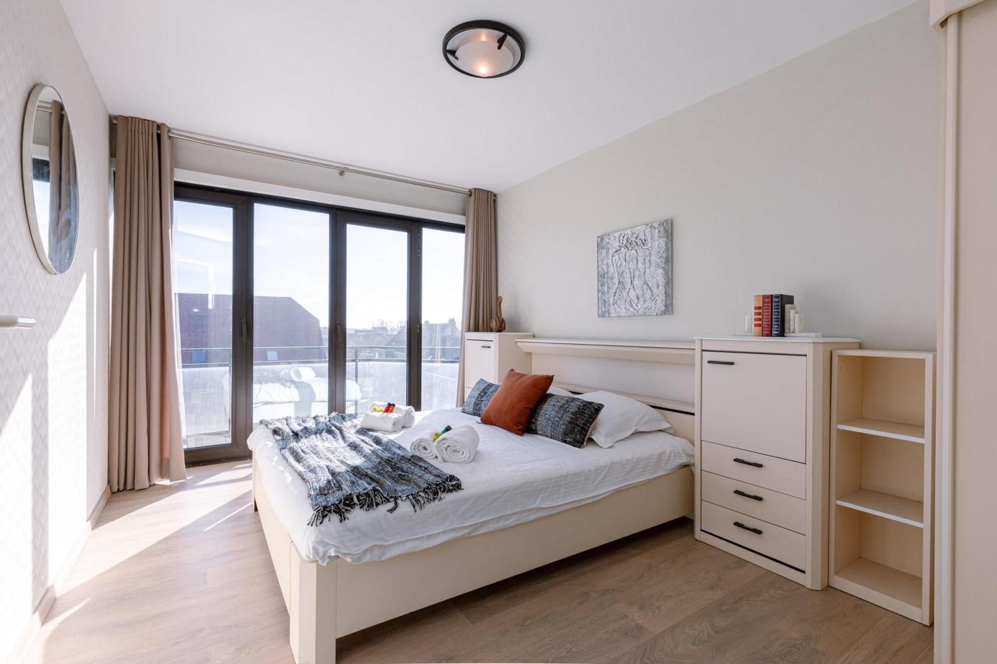 Huswell - Spacious & Modern Sea View Apartment With Garage Oostende Exteriör bild