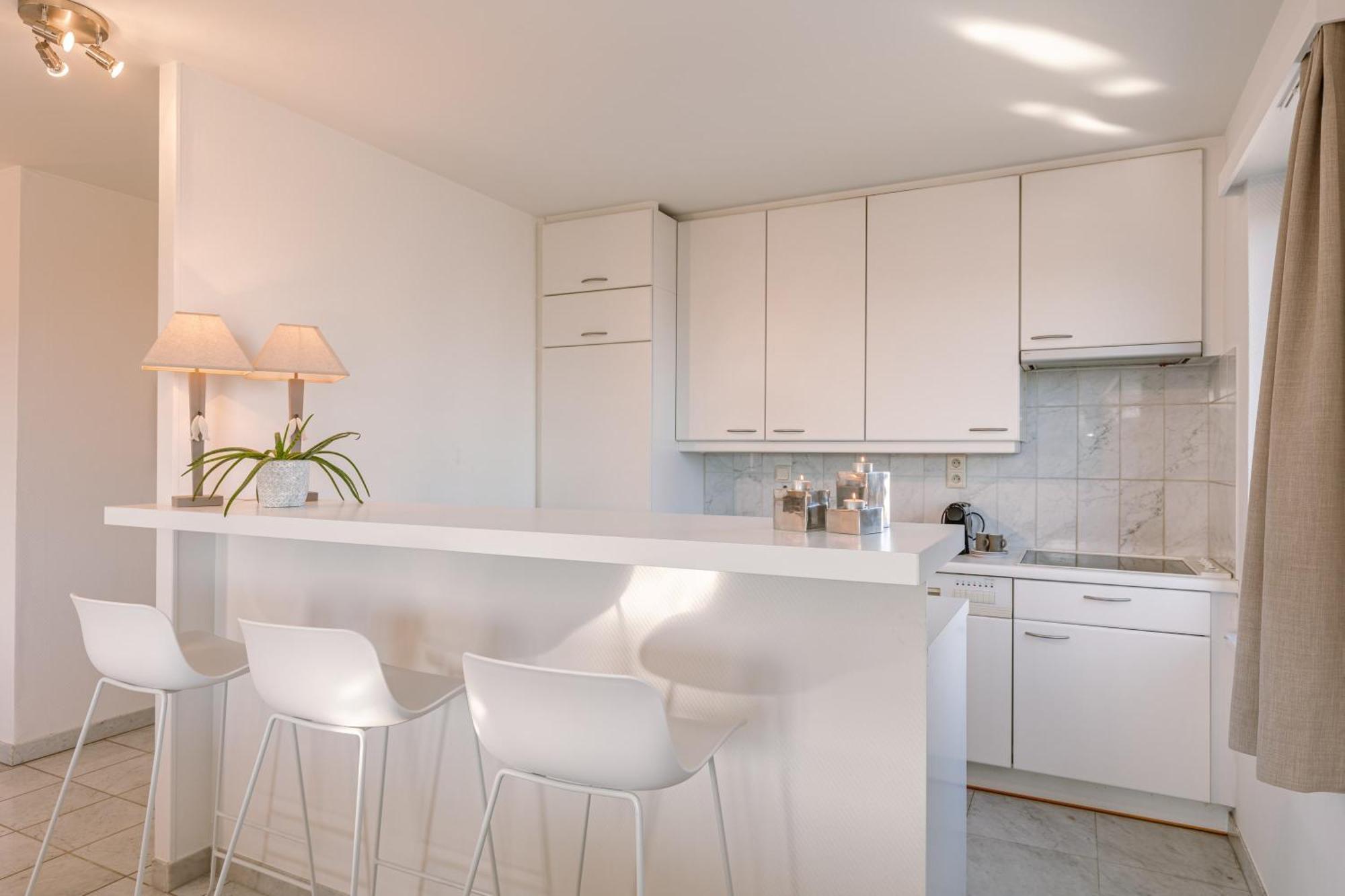 Huswell - Spacious & Modern Sea View Apartment With Garage Oostende Exteriör bild