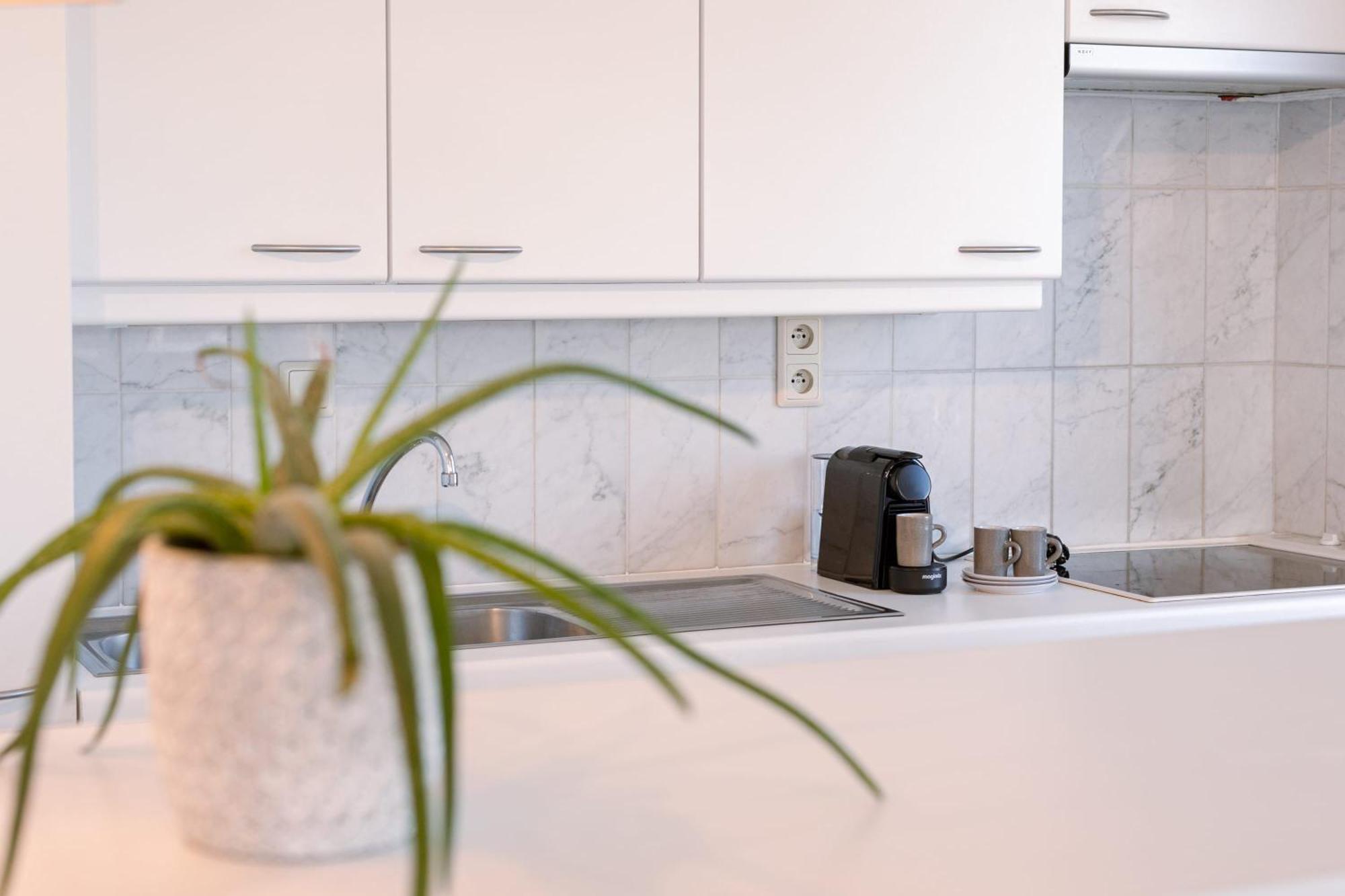 Huswell - Spacious & Modern Sea View Apartment With Garage Oostende Exteriör bild